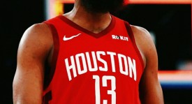 字母哥安排兄弟进雄鹿无人指责，詹姆斯为何屡遭质疑？